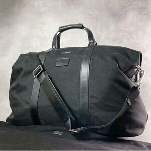 TUMI Boston Bag Black 2-Way Medium Duffle Travel Bag Carry On